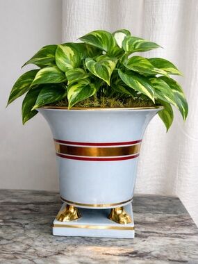 VINTAGE FOOTED CATCH POT URN FOR A PLANT